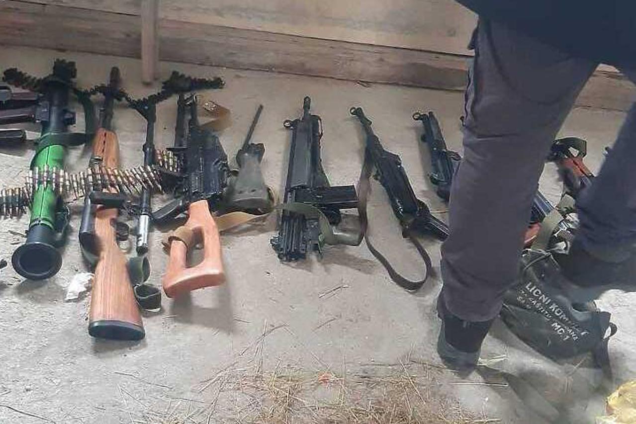 U Mostaru pronađen arsenal oružja: Strojnice, puškomitraljezi i raketni bacači